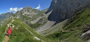 31 Dal Passo di Gabbia (2050 m) vista sul Mandrone e verso la Corna Piana 